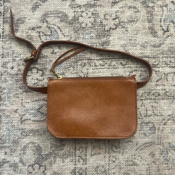 Madewell Handbags - Madewell The Simple Pouch Belt Bag